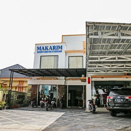 Oyo 90221 Makarim Guest House Syariah Pangkalanbuun Exterior foto