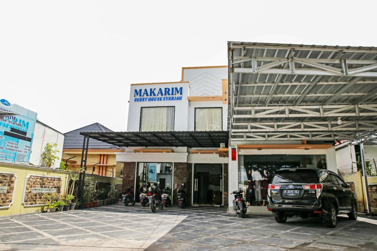 Oyo 90221 Makarim Guest House Syariah Pangkalanbuun Exterior foto
