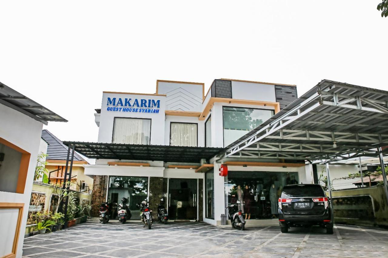 Oyo 90221 Makarim Guest House Syariah Pangkalanbuun Exterior foto