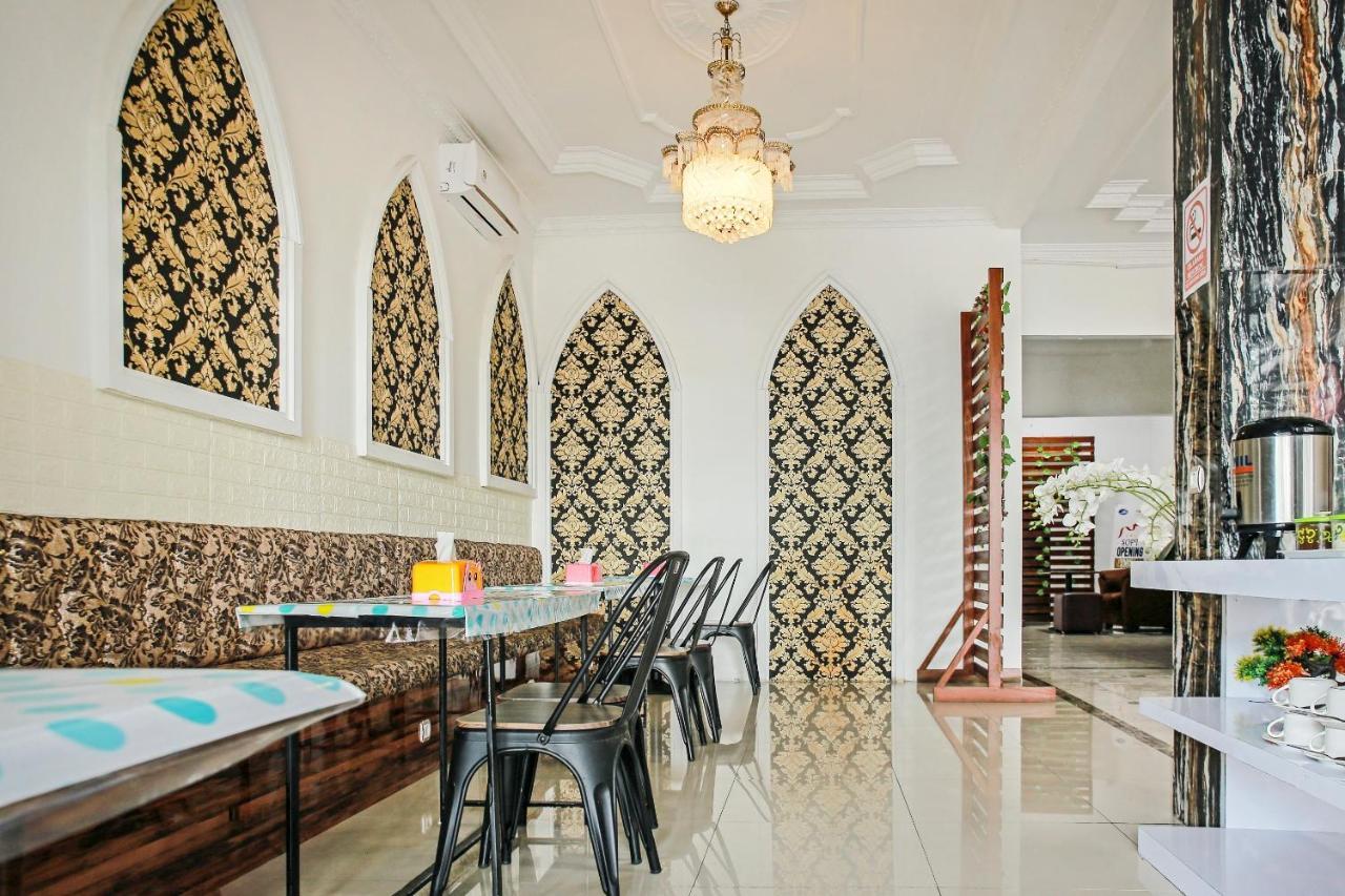 Oyo 90221 Makarim Guest House Syariah Pangkalanbuun Exterior foto