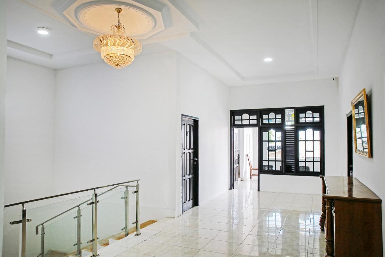 Oyo 90221 Makarim Guest House Syariah Pangkalanbuun Exterior foto