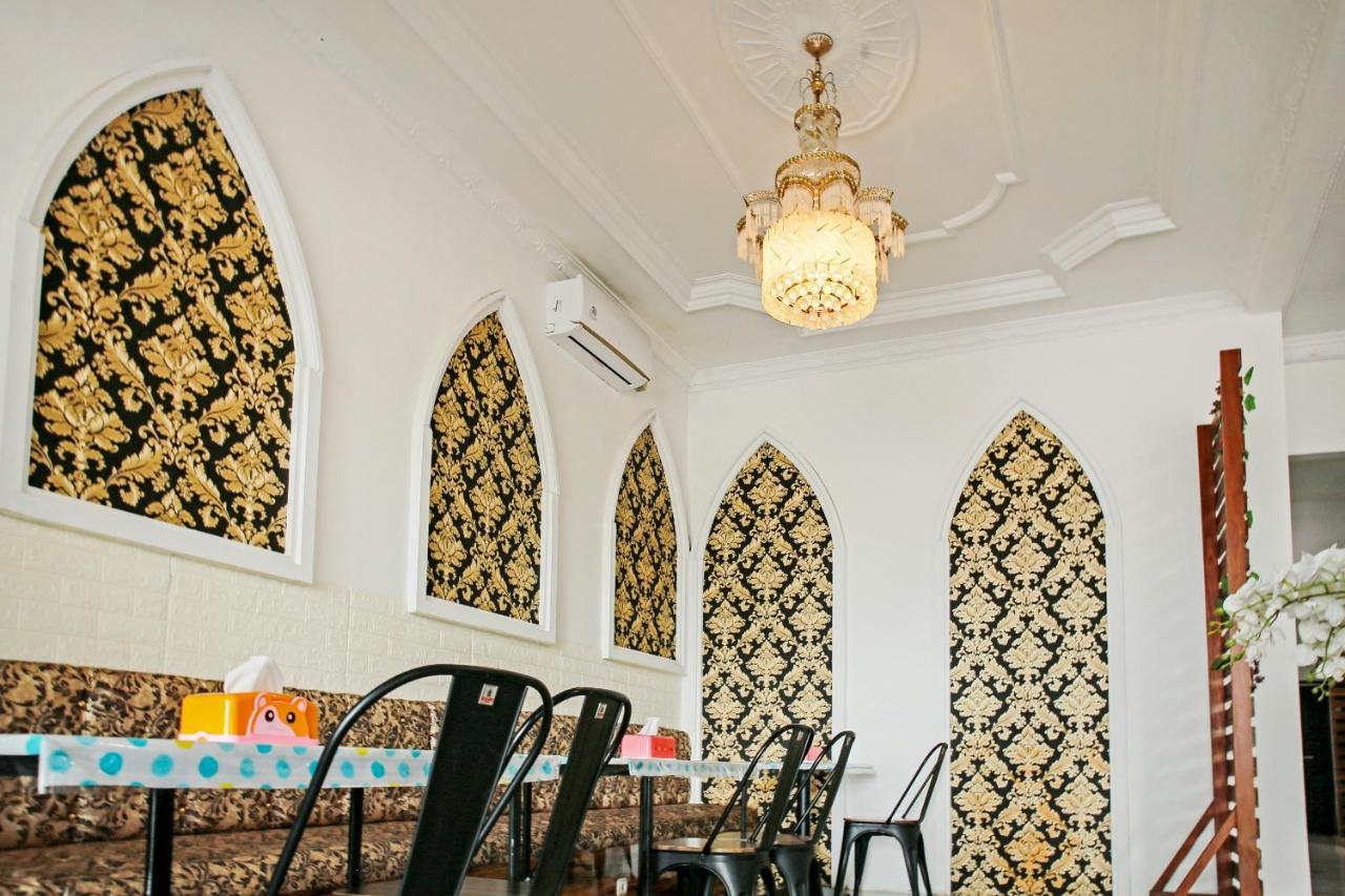 Oyo 90221 Makarim Guest House Syariah Pangkalanbuun Exterior foto