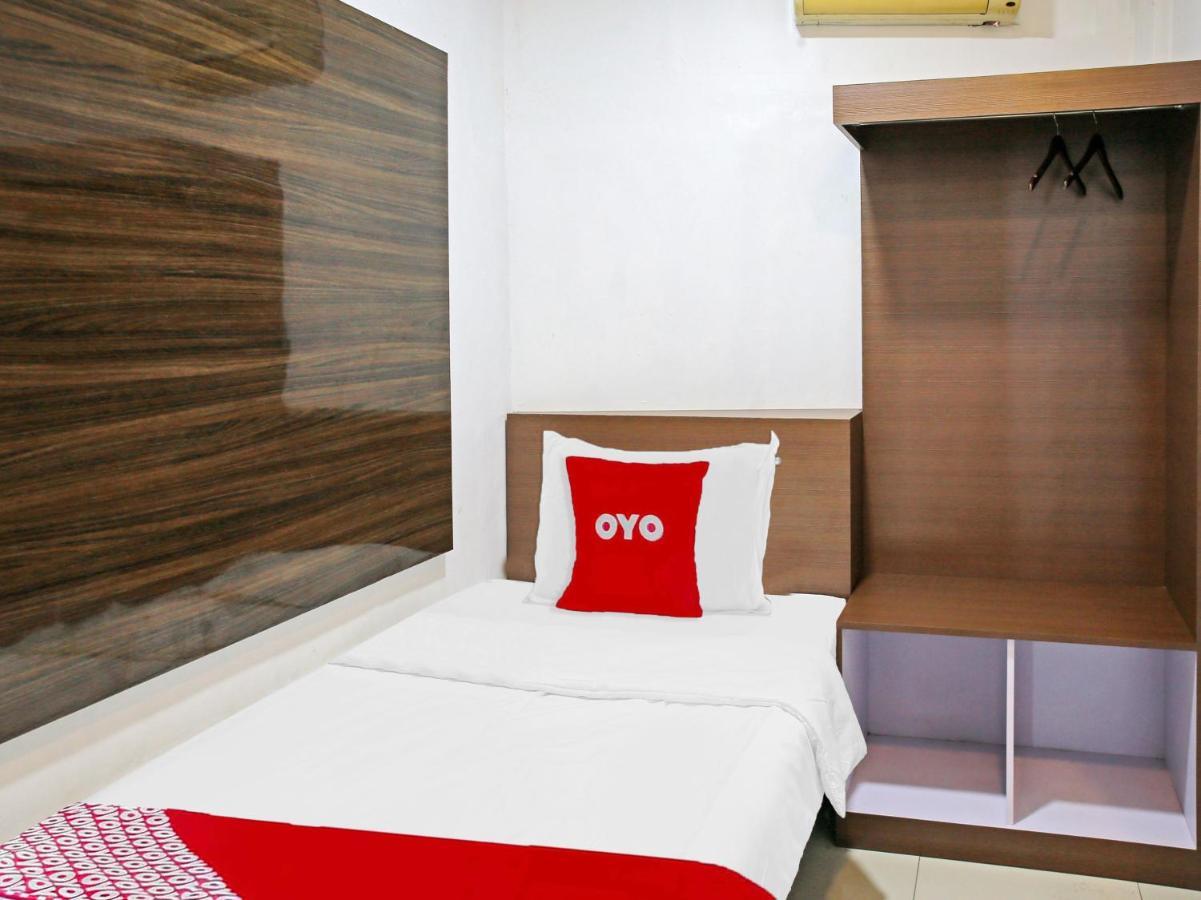 Oyo 90221 Makarim Guest House Syariah Pangkalanbuun Exterior foto