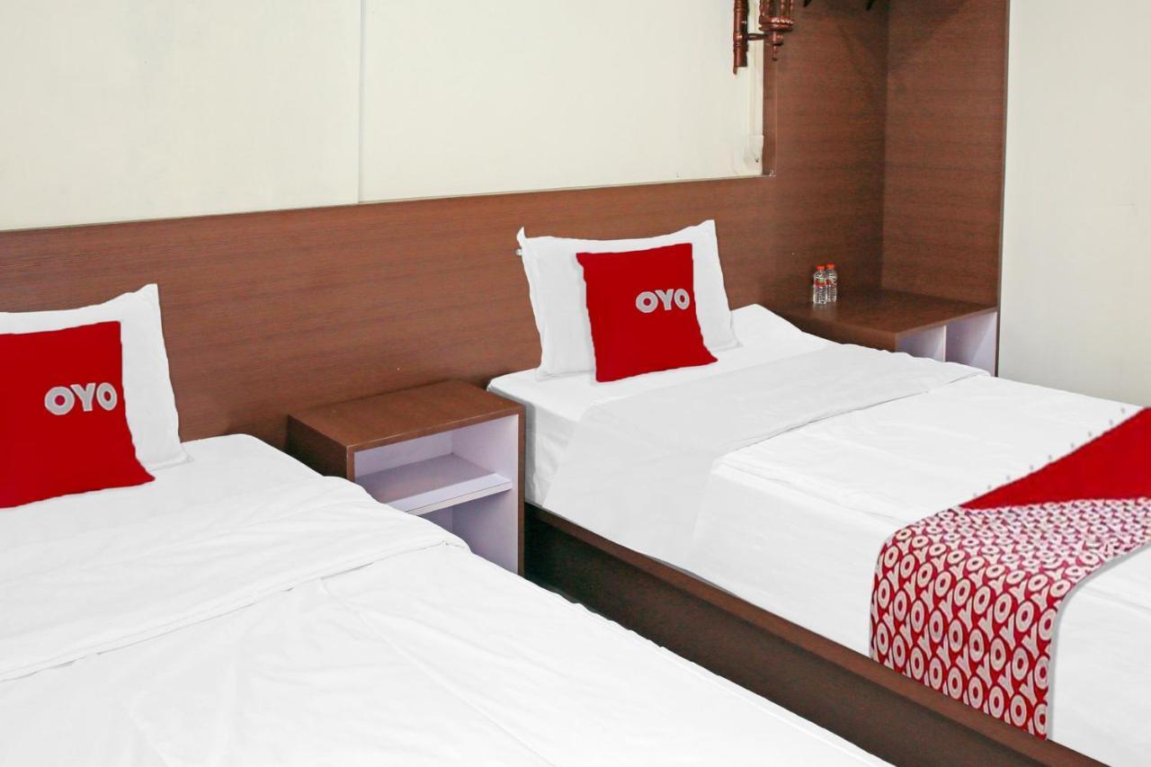 Oyo 90221 Makarim Guest House Syariah Pangkalanbuun Exterior foto