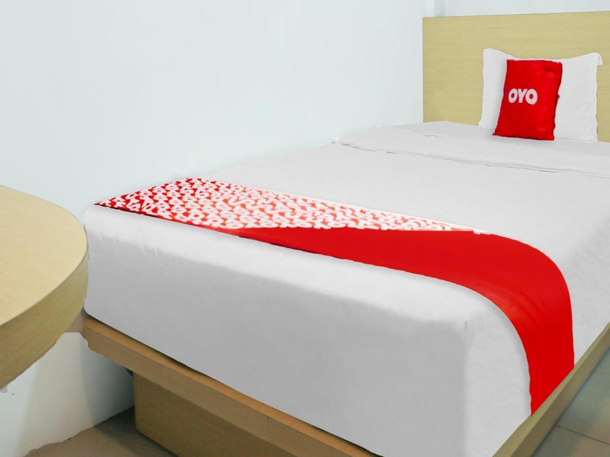 Oyo 90221 Makarim Guest House Syariah Pangkalanbuun Exterior foto