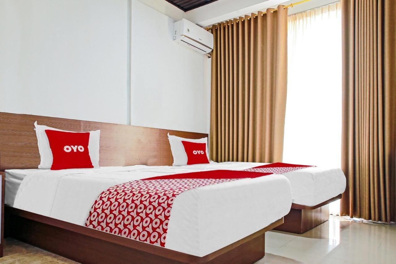 Oyo 90221 Makarim Guest House Syariah Pangkalanbuun Exterior foto